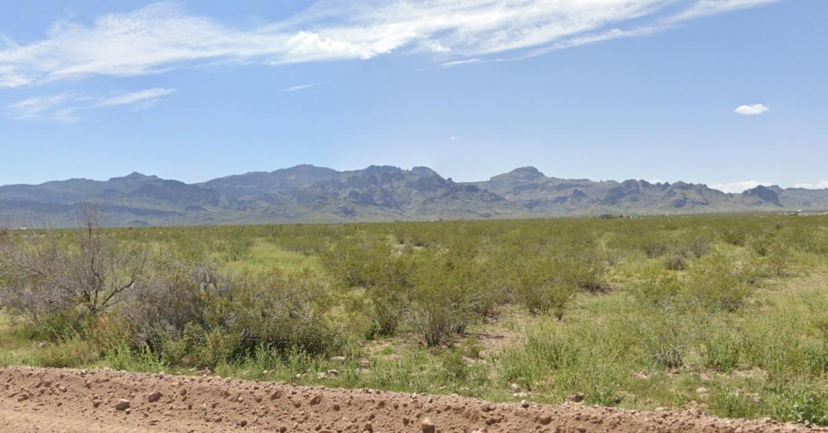 2.35 Acres for Sale in Golden Valley, Arizona