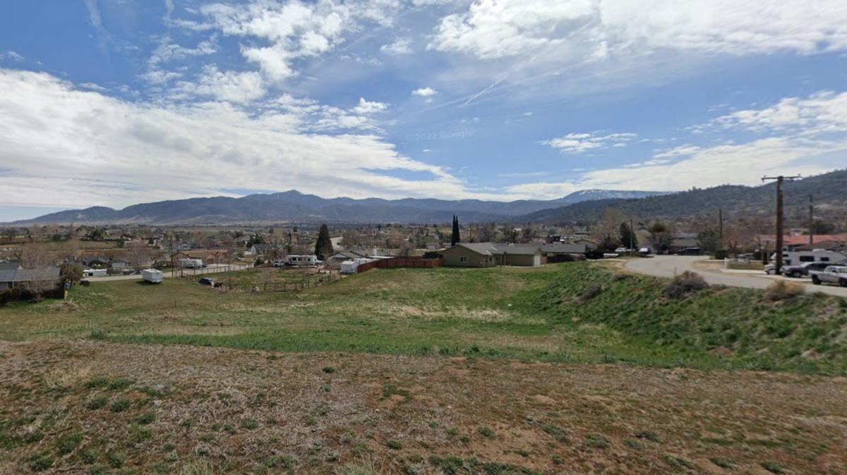 0.39 Acres for Sale in Tehachapi, California