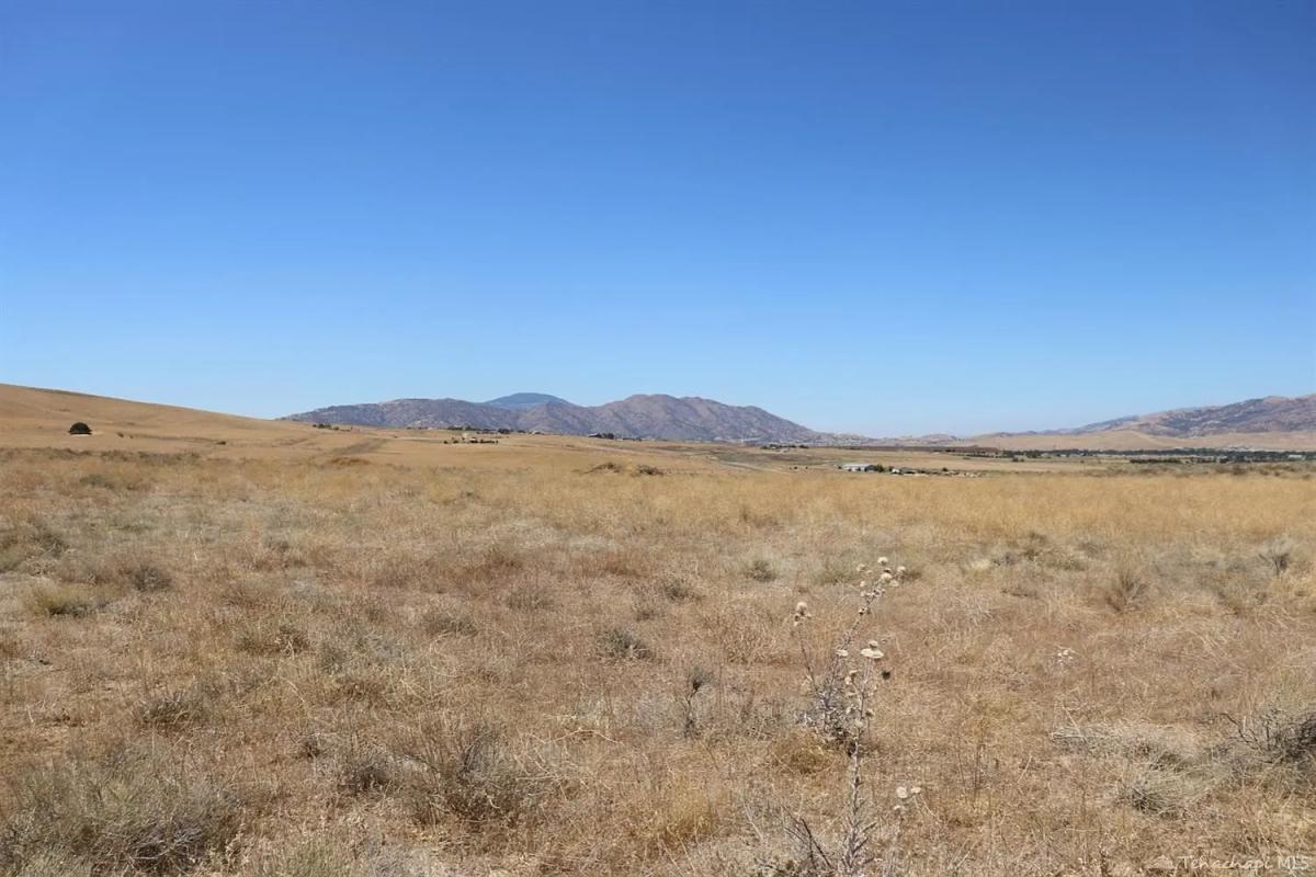 2.6 Acres for Sale in Mountain Meadows, California