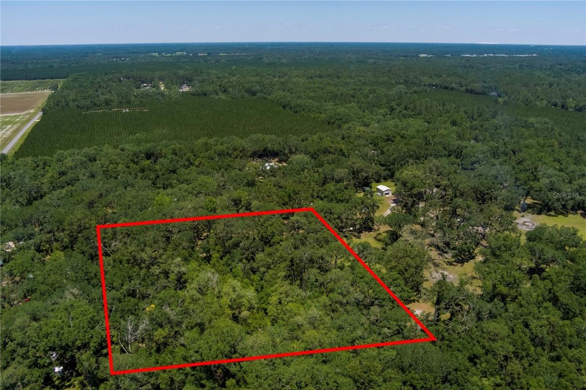 2.55 Acres for Sale in LIVE OAK, Florida