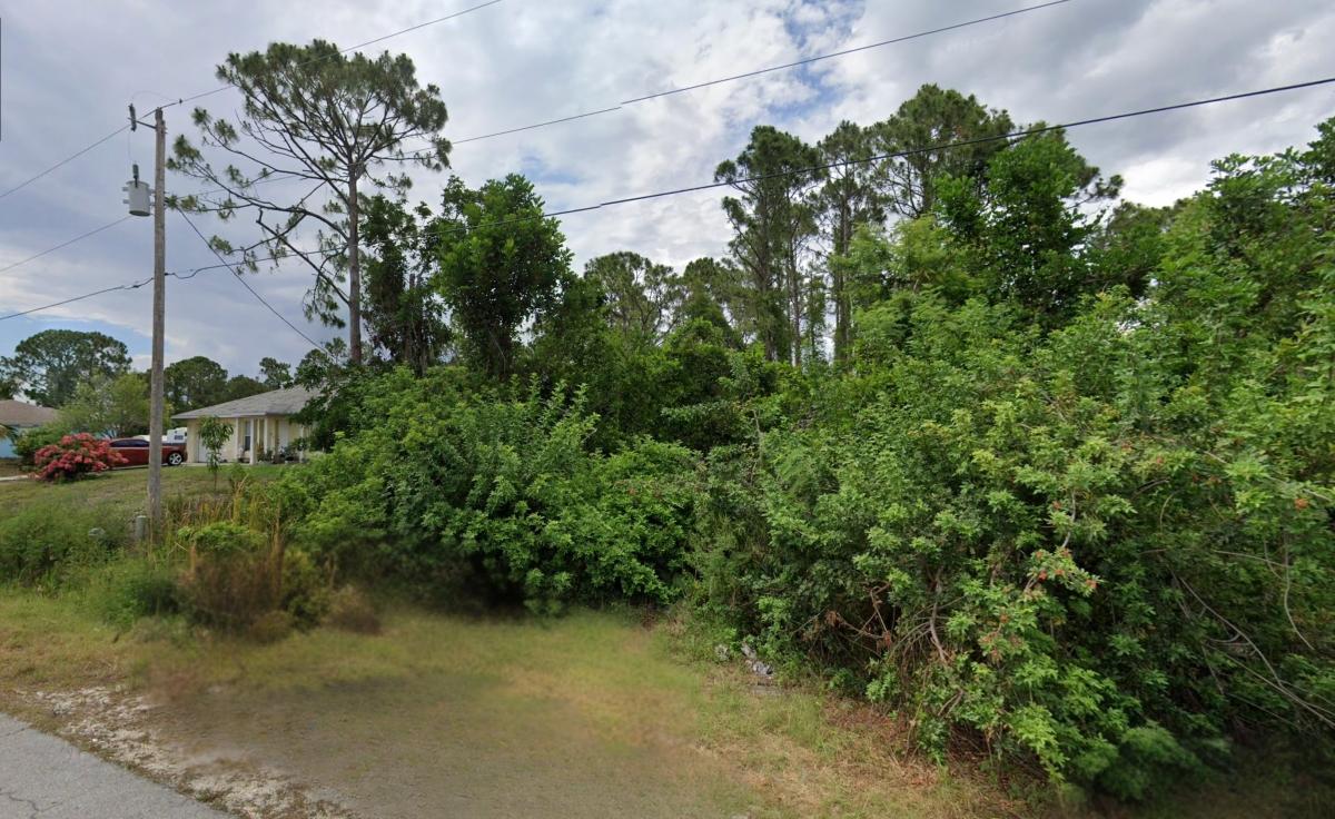 0.25 Acres for Sale in Lehigh Acres, Florida