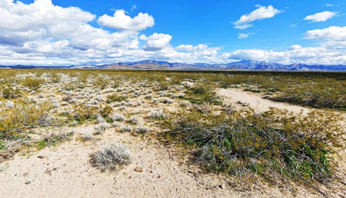 2.35 Acres for Sale in Golden Valley, Arizona