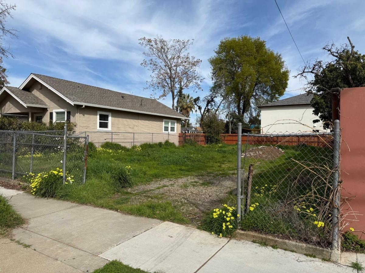 0.09 Acres for Sale in Sacramento, California